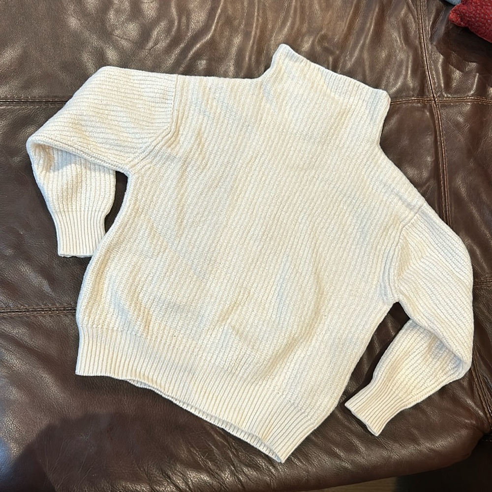 Merino wool turtleneck light birch/white